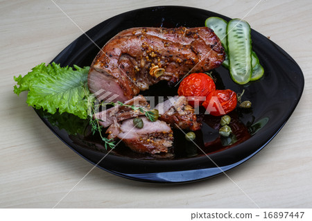 Pork tenderlion 16897447