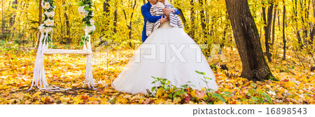 Autumn wedding 16898543