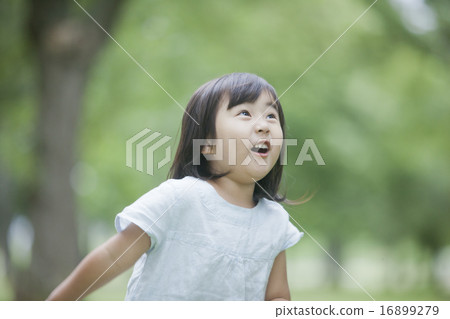 Girls and children 16899279