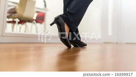 腳 腿 走廊 16899917