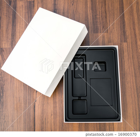 Download Blank white box mock up on wood background - ภาพถ่ายสต็อก 16900370 - PIXTA