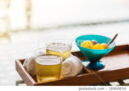 Ice tea with fruit 16900654