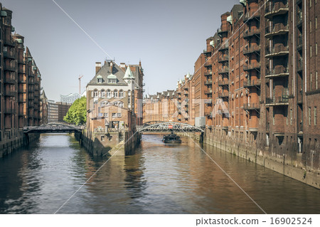 Wasserschloss Hamburg 16902524