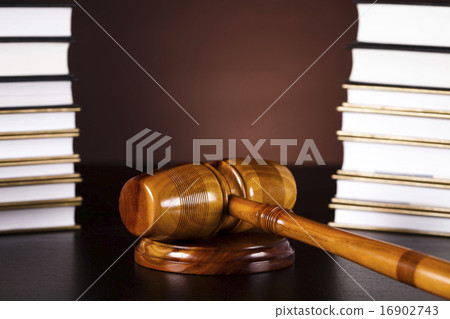 Judge gavel, ambient light vivid theme Judge gavel, ambient light vivid theme 16902743