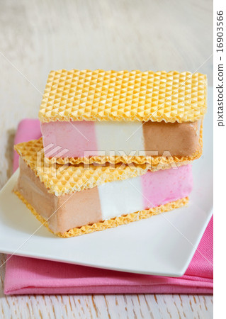 Ice cream sandwich Ice cream sandwich 16903566