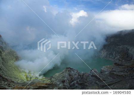 Crater of volcano Ijen, Java, Indonesia Crater of volcano Ijen, Java, Indonesia 16904580