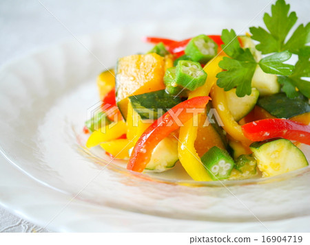 夏季蔬菜鹽曲奇沙拉圓盤(水平位置向上) 夏季蔬菜鹽曲奇沙拉圓盤(水平位置向上) 16904719