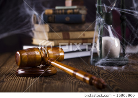 Judges wooden gavel, ambient light vivid theme Judges wooden gavel, ambient light vivid theme 16905900