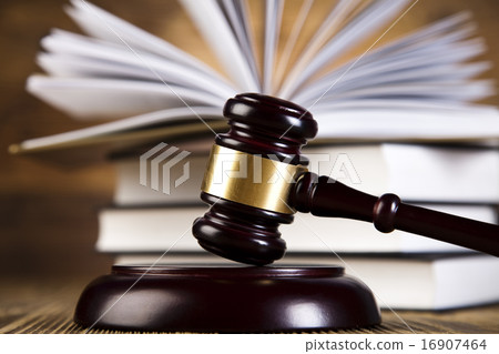 Gavel on books, ambient light vivid theme 16907464