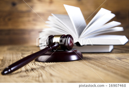 Gavel on books, ambient light vivid theme 16907468