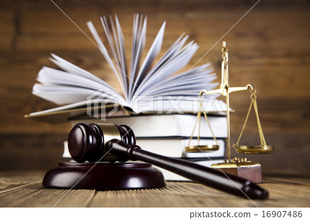 Gavel on books, ambient light vivid theme 16907486