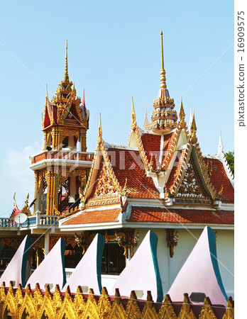 Wat Plai Laem 16909575