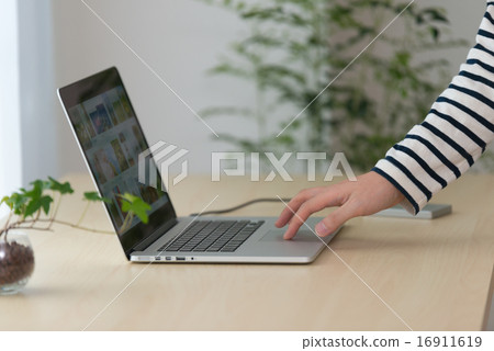 職場 工作站 桌子上 16911619