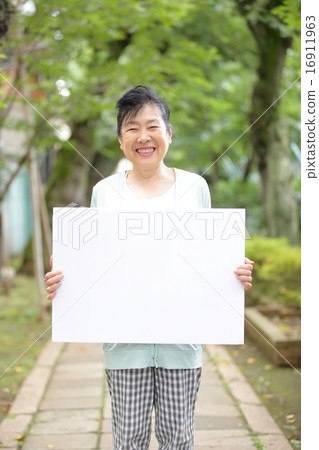 成熟年齡較大的留言板 16911963