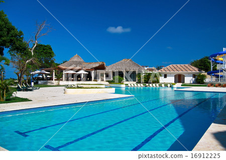 Swimming pool in tropical resort 16912225