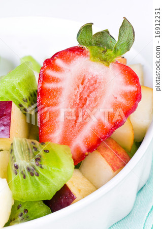 Strawberry and fruit salad 16912251