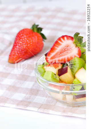 Strawberry and fruit salad in white plate 16912254