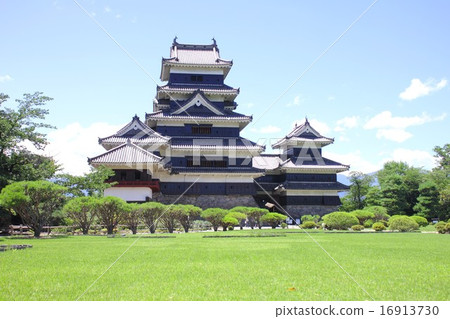 Nagashi of Shinano which is bright green of the summer, national treasure Matsumoto Castle and Honmaru Gotemba ruins Nagashi of Shinano which is bright green of the summer, national treasure Matsumoto Castle and Honmaru Gotemba ruins 16913730