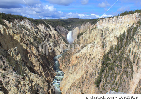Yellowstone National Park 16915919