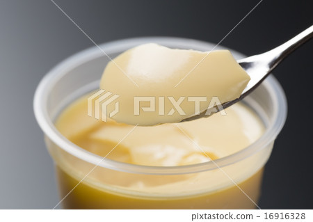 布丁用勺子吃 16916328