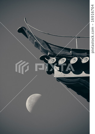 Mu Family Residence building 16916764