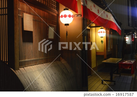 Seven in Kyoto in the night 16917587