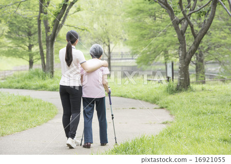 Senior and helper 16921055