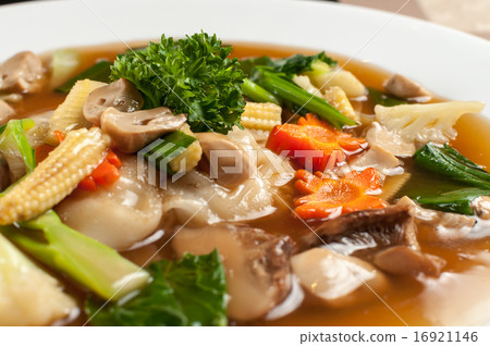 Vegetarian stirred noodle 16921146