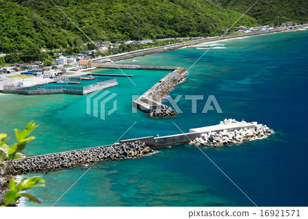 View from Okinawa's sea / Kaya banta · Yoshimasu fishing port View from Okinawa's sea / Kaya banta · Yoshimasu fishing port 16921571