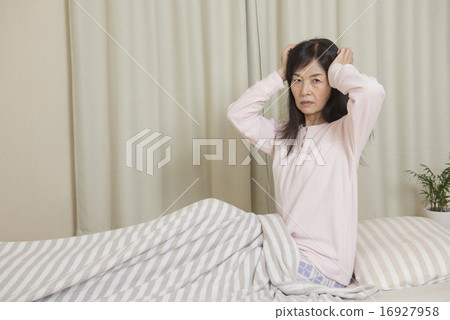 Insomnia woman 16927958