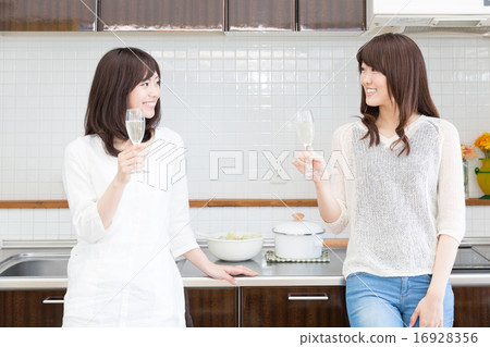 女生聚會圖片 16928356