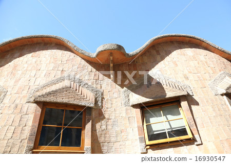 附近的學校毗鄰聖家堂 16930547