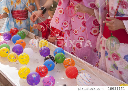 A balloon flying on the open air A balloon flying on the open air 16931151