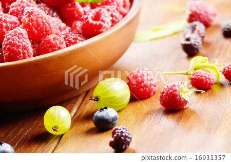 Ceramic bowl of organic raspberries Ceramic bowl of organic raspberries 16931357