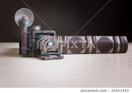 Old album · camera · figurine · antique Old album · camera · figurine · antique 16931483