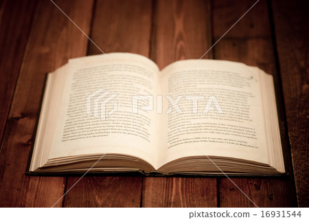 Ancient books in English 16931544
