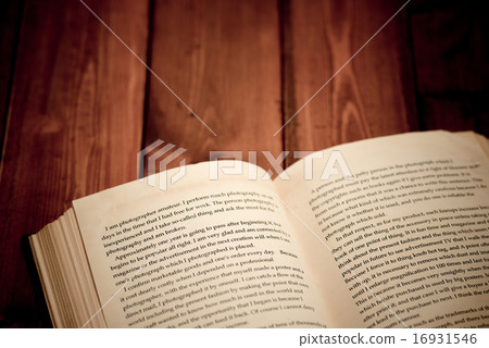 Ancient books in English 16931546