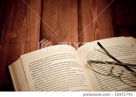Autumn image of reading (Old book and glasses) 16931793