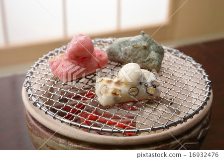 Various kinds of rice cake 16932476