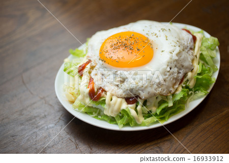 Fried egg 16933912