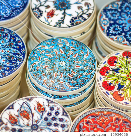 Traditional Turkish ceramics on the Grand Bazaar 16934066