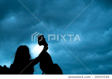 silhouette selfie  16934589