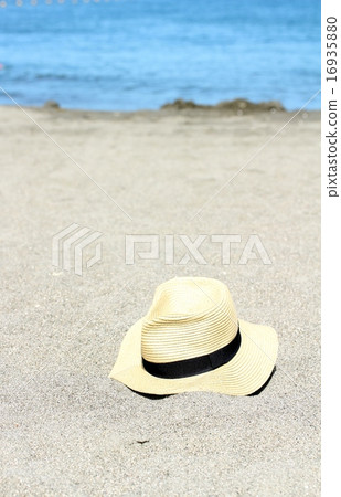 straw hat 16935880