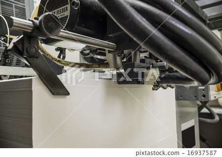 Paper in an Offset printing machine 16937587