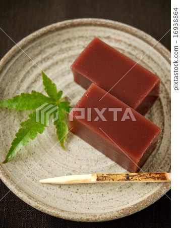 水煙黑色背景（垂直位置高角度） 16938864