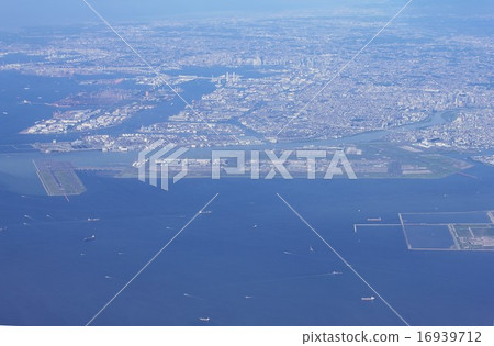 2015年的羽田機場想要從東京灣的天空 2015年的羽田機場想要從東京灣的天空 16939712