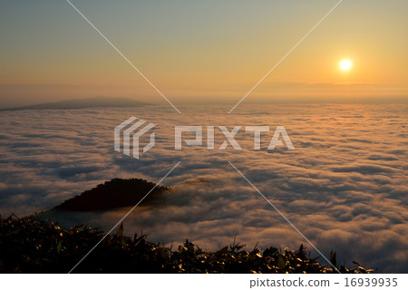 Tsubetsu Pass 16939935