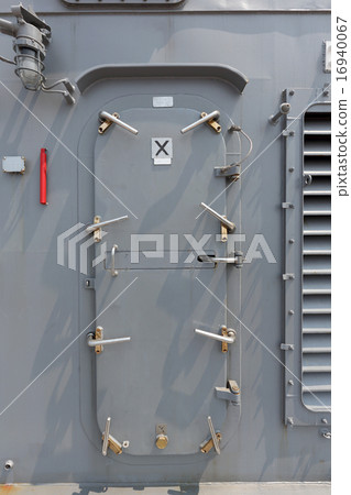 Escort ship door Escort ship door 16940067