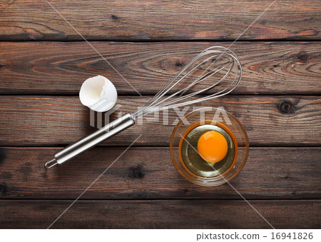Egg ready to whisking Egg ready to whisking 16941826