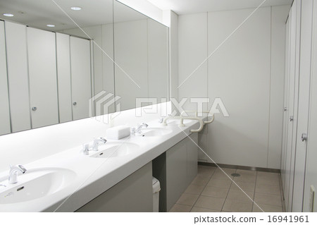 Toilet in building 16941961